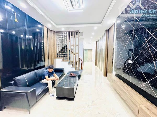 Bán nhà Trương Định- Xây mới- Siêu đẹp- Full nội thất- Gần phố- Gần ô tô- 38m2- 5 tầng