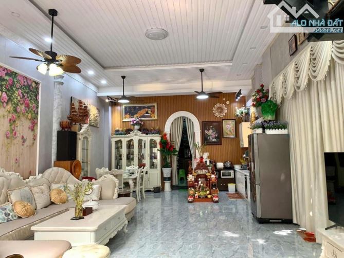 Biệt thự 120M2, 3 tầng đường 12m. Ngang hơn 6. Bán chỉ 18tỷ. Nguyễn văn Khối, Gò Vấp. - 1