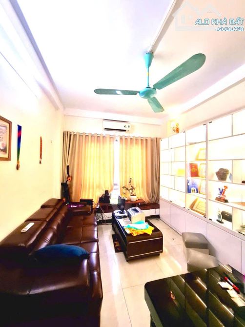 NHÀ ĐẸP LONG BIÊN - 41 M², 4 TẦNG, 4 NGỦ, HƠN 7 TỶ - FULL NỘI THẤT - Ô TÔ ĐỖ CỬA - 1