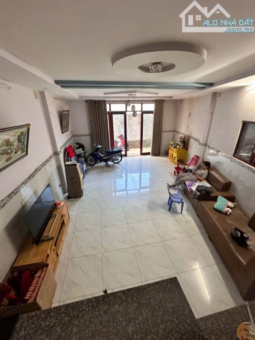 Nhà đẹp 108m² Nguyễn Thị Thập Quận 7 Chỉ 5.5 tỷ - 1