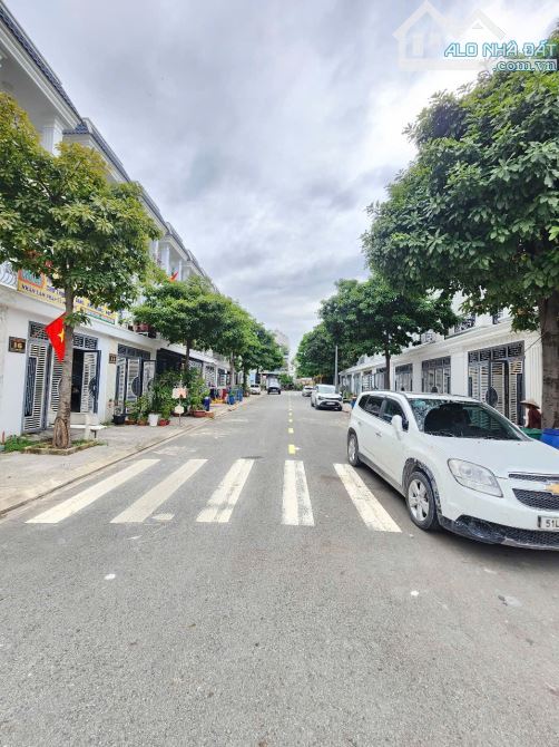 nhà 62m2 4ty1 TL 1 trệt 2 lầu KDC Hoàng Nam 5, P.Tân Bình, TP.Dĩ An - 1