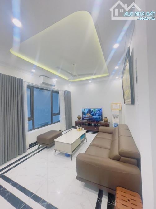 Nhà ĐẸP phố Vũ Xuân Thiều - 63m x 5 tầng - 6,3 tỷ - 1
