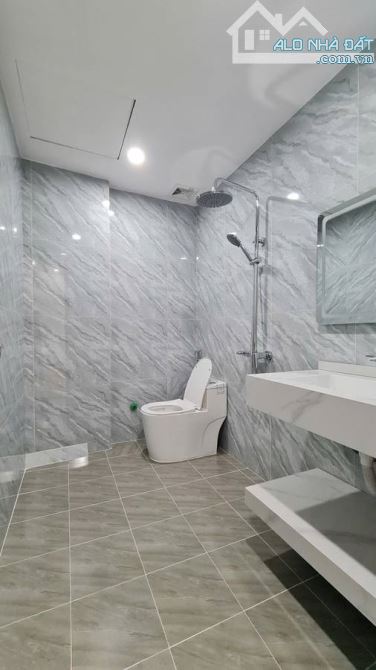 Khúc thừa dụ Cầu Giấy 50m2 x 7 tầng  thang máy gần ô tô giá 19tỷ5.