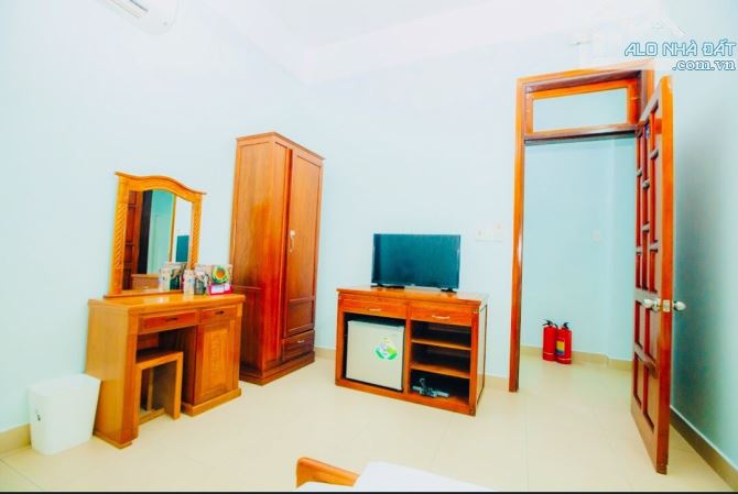 Bán khách sạn 5 tầng đường Trần Văn Ơn - 1