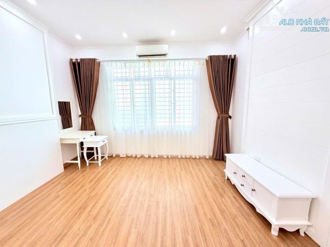 LÔ GÓC - NGÕ VĂN CHƯƠNG TÔN THẤT TÙNG 33m2 5 tầng mặt tiền 6.8m Giá 7.2 tỷ - 1