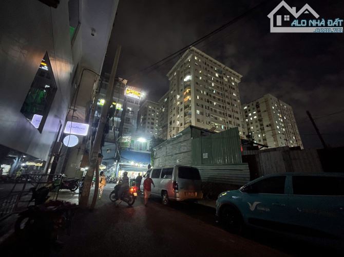 Tòa CHDV đường 8m,có hầm,thang máy, 10m x 30m,DTSD 2400m2,41 phòng ,khoán 300tr/tháng - 1