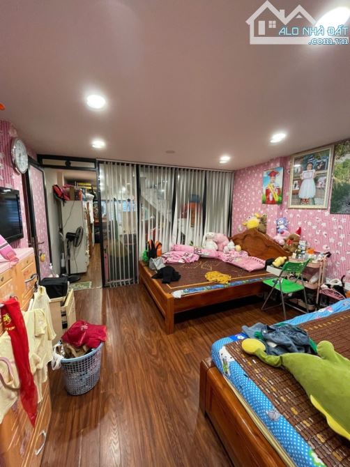 BÁN NHÀ 52M² – 3 TẦNG – HXH NGUYỄN VĂN YẾN – 4PN – 5WC – SỔ VUÔNG – 5.7 TỶ - 1