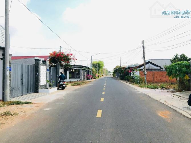 TRUNG TÂM THỊ TRẤN ĐẤT ĐỎ- ĐƯỜNG PHẠM VĂN HY 👉👉 DT: 693m2 - 1