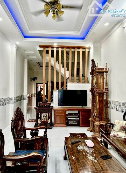 🏡 BÁN NHÀ GẦN CHỢ ĐẦU MỐI HÓC MÔN – DT 4x18m – 2 LẦU – NỘI THẤT GỖ QUÝ – GIÁ CHỈ 5.4 TỶ - 1