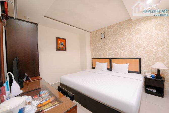 Bán khách sạn 57 phòng- mặt tiền bùi thị xuân gần cmt8- dt: 8.1x18- 9 tầng- 185 tỷ - 2