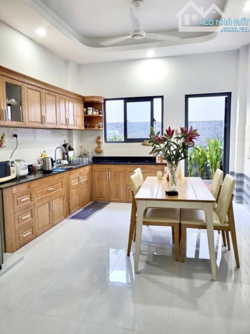 Bán nhà 3 tầng mới – Linh Chiểu Thủ Đức – 62m² – hẻm xe hơi – giá chỉ 8.2 tỷ - gần ĐH - 2