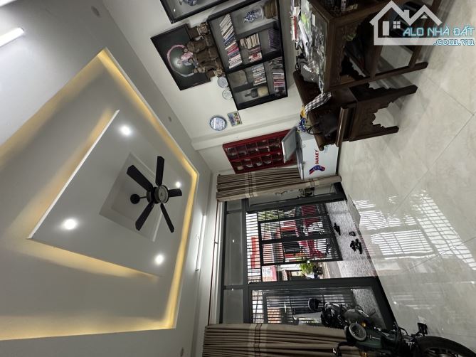BÁN NHANH NHÀ 3 TẦNG, ĐẸP, MẶT TIỀN HÒA MINH TRUNG TÂM LIÊN CHIỂU. 4.730 TỶ TL - 2