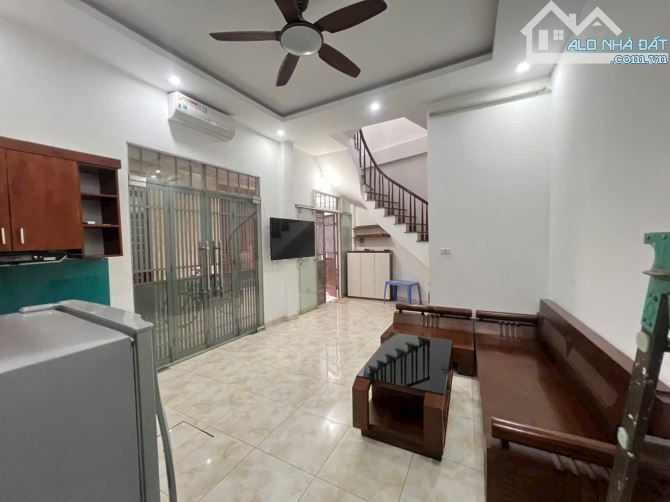 BÁN NHÀ PHỐ THẠCH BÀN LONG BIÊN 5.25 TỶ 5 TẦNG 35m, Mt 5m ô tô đỗ gần, kinh doanh gần AEON - 2