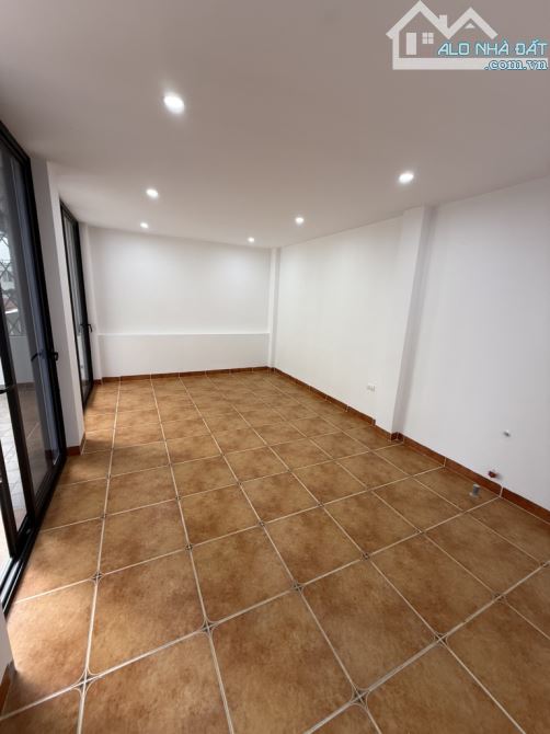 Vip - Bán nhà đẹp thang máy nhập khẩu 7 tầng x 44m2, an sinh đỉnh cao phố Cát Linh - 2