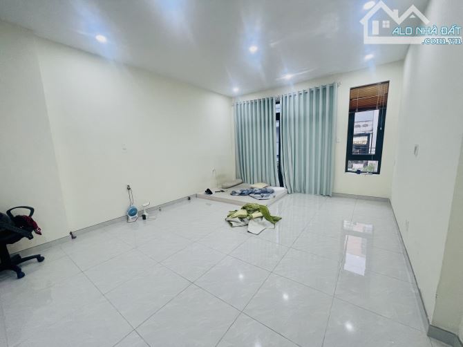 Hẻm xe tải Bình Thạnh, Phường 7, 135m2, 4 lầu, 7 phòng ngủ, ngang 4.6m nở hậu - 2