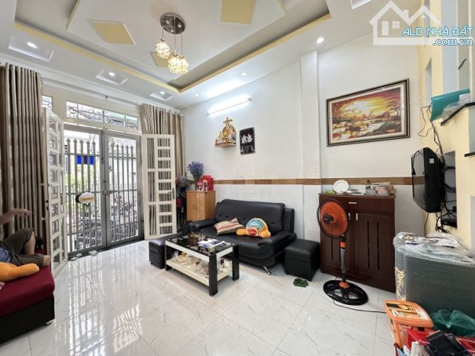 NHÀ HXH ĐƯỜNG NGHĨA PHÁT, TÂN BÌNH -2 TẦNG NHỈNH 5 ĐỒNG - 2