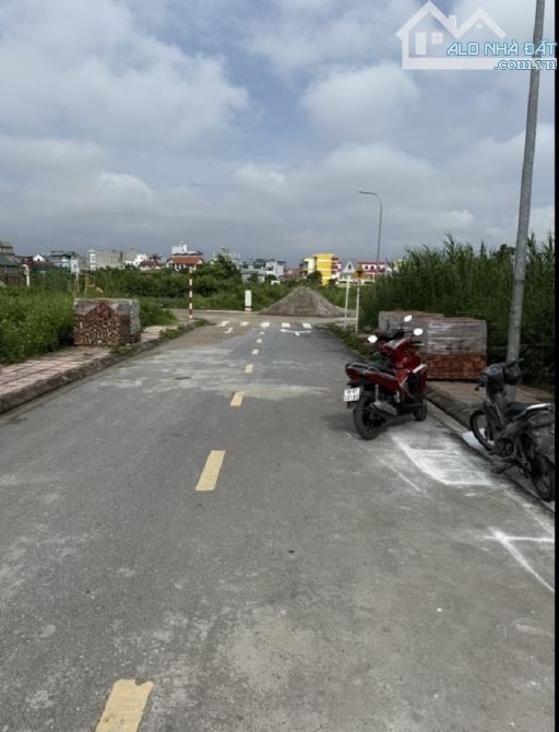 19.3 Tỷ/ 97 m2/ 5 M tiền/ Phân Lô Vỉa hè / Hoa Động - 2