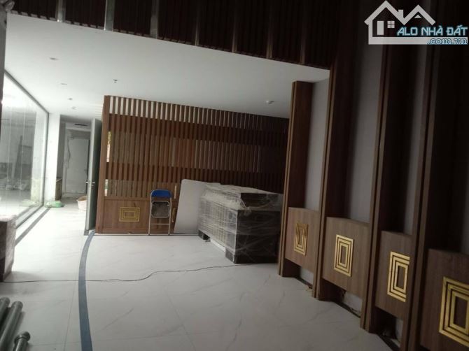 BÁN TÒA VĂN PHÒNG 9 TẦNG, MẶT PHỐ ĐƯỜNG HỒNG TIẾN, VỈA HÈ RỘNG, VIEW HỒ, 2 HẦM, THANG MÁY - 2