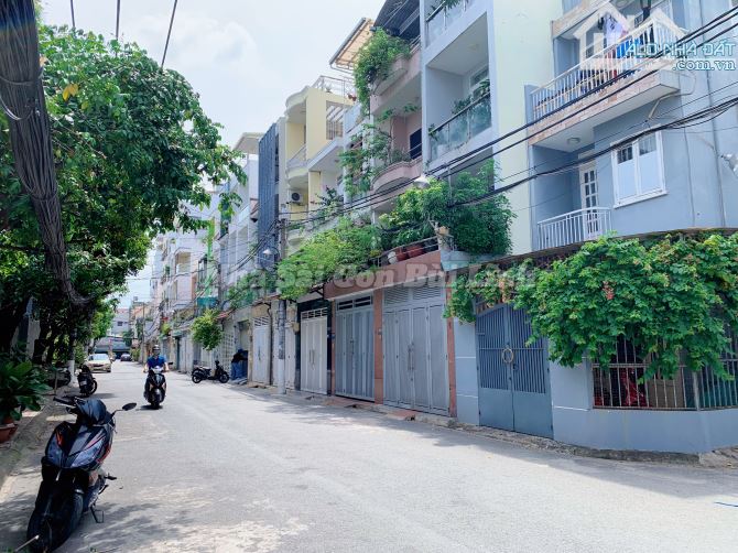 BÁN LÔ GÓC 2 MTKD HOÀNG HOA THÁM - HXH 10M THÔNG, SÁT GA T3, 3 TẦNG, 62M2(4.4X15), 11.X TỶ - 2
