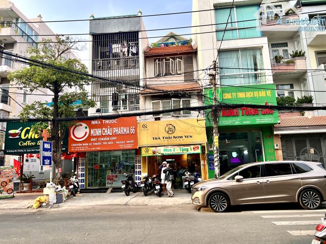 BÁN GẤP! Mặt tiền D5, ngay ĐH Ngoại Thương, thu nhập 80 tr/th. Ko lỗi PT, 22 tỷ - 2