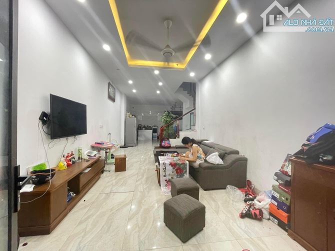 Bán Hồng Tiến, gần cầu Chương Dương, 35m2, 4 tầng, lôgóc, gần phố, cách oto 2m, 7.2 tỷ - 2