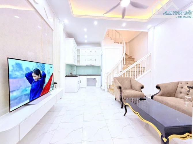 LÔ GÓC - NGÕ VĂN CHƯƠNG TÔN THẤT TÙNG 33m2 5 tầng mặt tiền 6.8m Giá 7.2 tỷ - 2