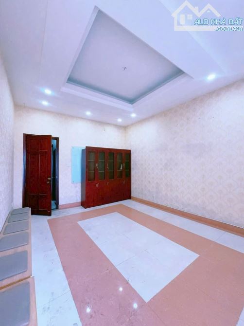 Giá 14,7 tỷ. Bán nhà 5 tầng mặt tiền đường Đồng Khởi gần bệnh viện Đồng Nai. 4,1x23m - 2