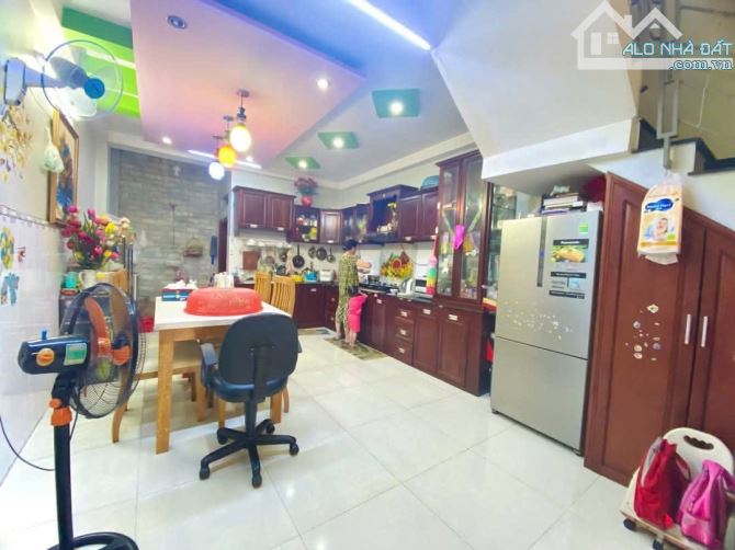 Hạ 500tr bán gấp trong tuần nhà 4 tầng,4x15,HXH sát bên CV Làng Hoa, Gò Vấp - 2