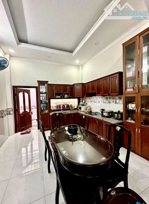 🏡 BÁN NHÀ GẦN CHỢ ĐẦU MỐI HÓC MÔN – DT 4x18m – 2 LẦU – NỘI THẤT GỖ QUÝ – GIÁ CHỈ 5.4 TỶ - 2