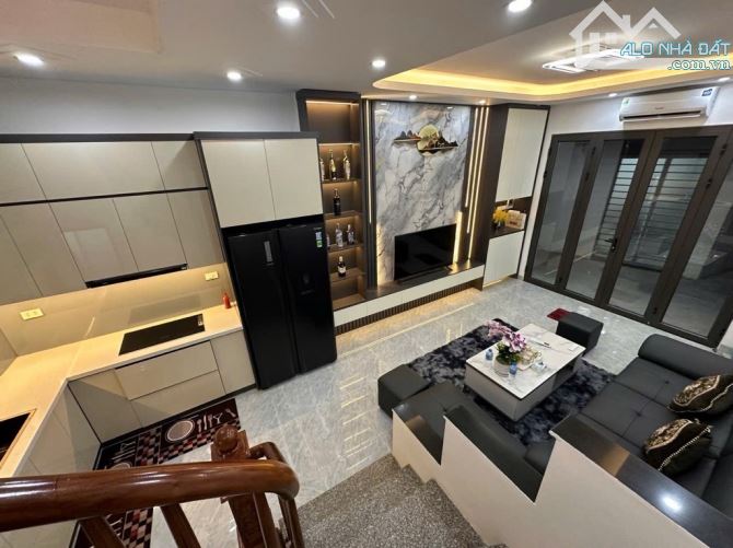 Bán nhà đẹp Phố Tựu Liệt Thanh Trì, 32m 5 tầng 4 ngủ, Nội thất Sịn, Ô tô đỗ Free Giá 5.5tỷ - 3