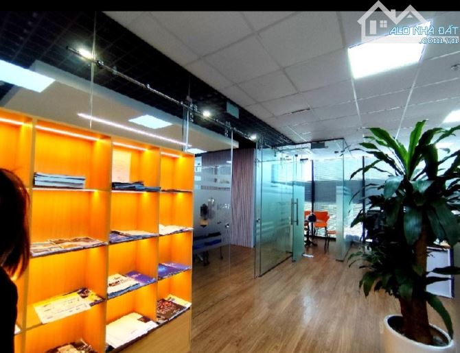 Sàn Thương Mại/ 210 Tỷ/ 2180 M2 / Tầng 1+2/ Ngoại Giao Đoàn - 3