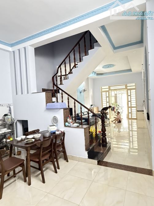 Bán gấp nhà mặt tiền đường số 6 Phường Đông Hoà Dĩ An Bình Dương 100m2 giá 6.2 tỷ - 3
