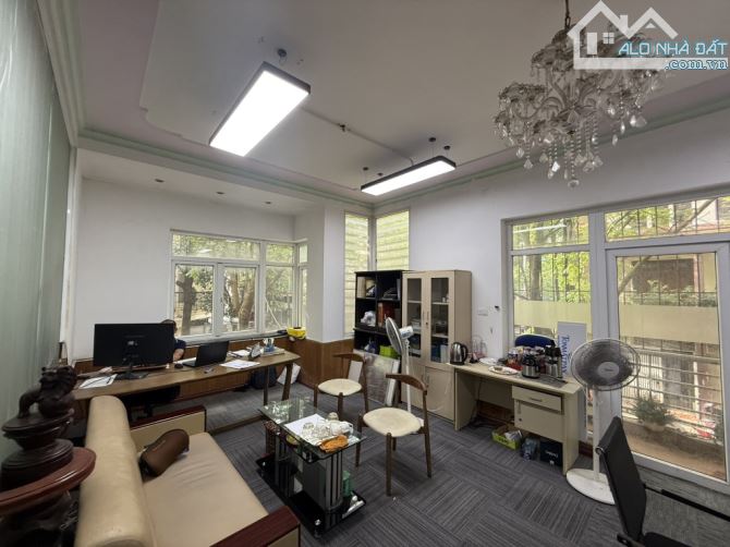 BIỆT THỰ VIP HÀ ĐÔNG - LÔ GÓC 2 MẶT ĐƯỜNG Ô TÔ TRÁNH - Mặt tiền 12M - VỈA HÈ THÊNH THANG - - 3