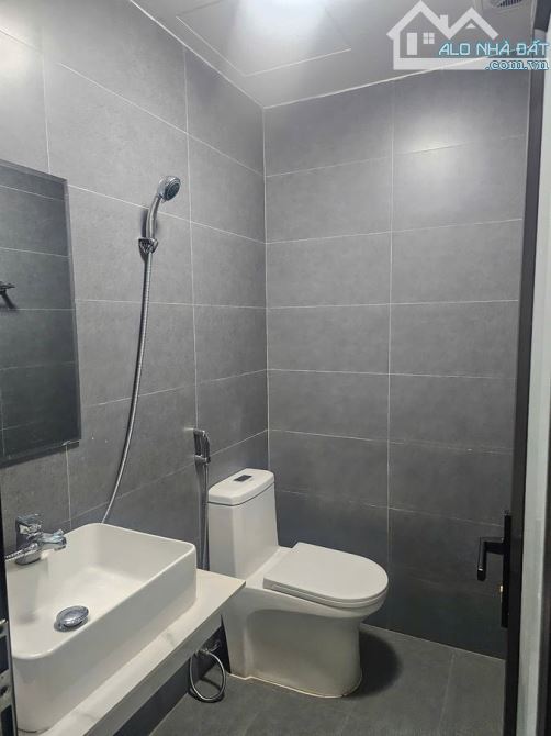 Nguyễn Khang cầu giấy 10m ra ô tô  xung quanh vô vàn tiện ích 53m2 giá 10tỷ490 - 3