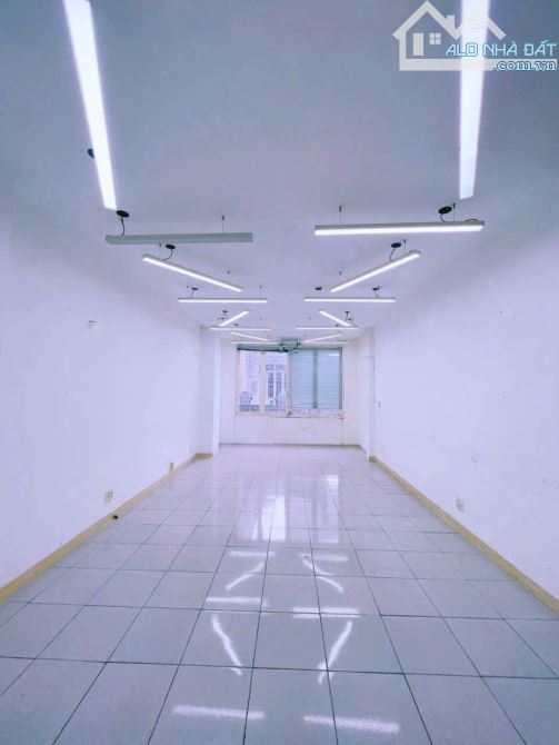 Giá 14,7 tỷ. Bán nhà 5 tầng mặt tiền đường Đồng Khởi gần bệnh viện Đồng Nai. 4,1x23m - 3