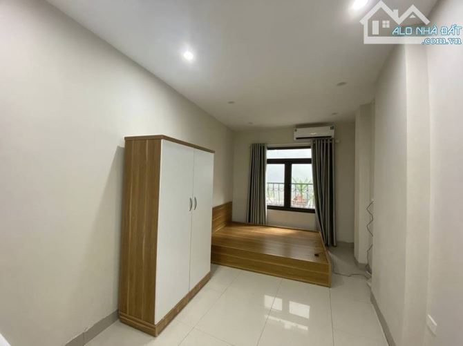 Tòa CCMN phố Trần Duy Hưng- Cầu Giấy, Ngõ thông- Mặt tiền rộng- Chỉ 200tr/m2 - 3