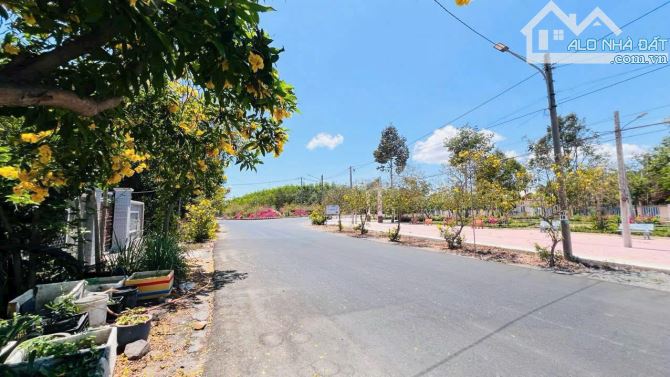 Gần 1000m2 đối diện UBND Thị trấn Phước Hải mới. Khu trung tâm. Cách biển 3km - 3