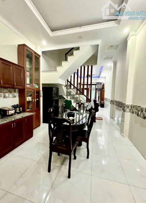 🏡 BÁN NHÀ GẦN CHỢ ĐẦU MỐI HÓC MÔN – DT 4x18m – 2 LẦU – NỘI THẤT GỖ QUÝ – GIÁ CHỈ 5.4 TỶ - 3