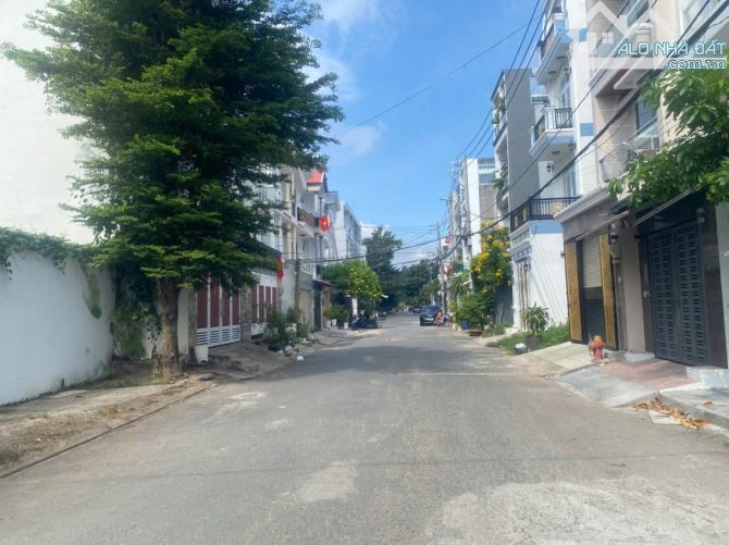 NHÀ 4 LẦU 2 MẶT TIỀN ĐƯỜNG THOÁNG MÁT.NGANG 10,5M THỊ TRẤN NHÀ BÈ - HUỲNH TẤN PHÁT - 3