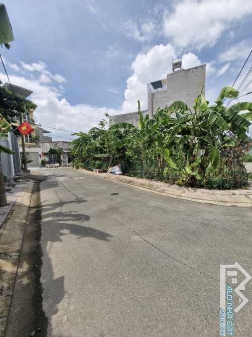 Bán lô đất góc 2 mặt tiền gần ngay khu dân cư đảo Kim Cương quận 9, TP Thủ Đức, dt 8x13m - 4