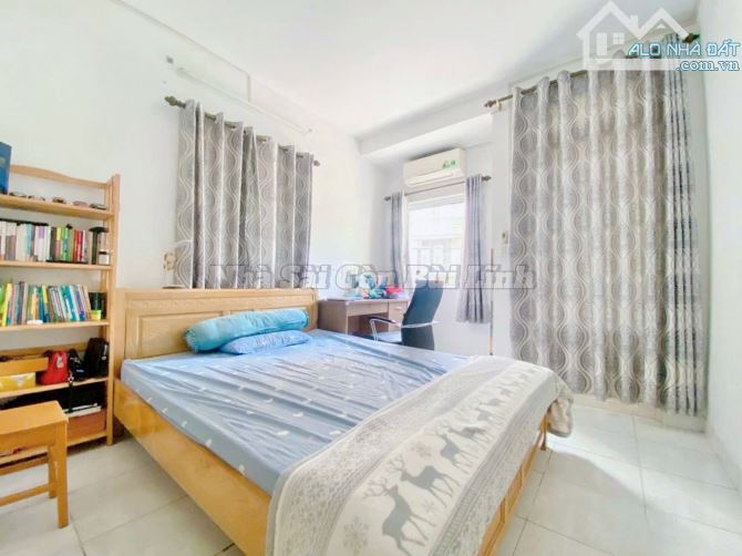 BÁN LÔ GÓC 2 MTKD HOÀNG HOA THÁM - HXH 10M THÔNG, SÁT GA T3, 3 TẦNG, 62M2(4.4X15), 11.X TỶ - 4