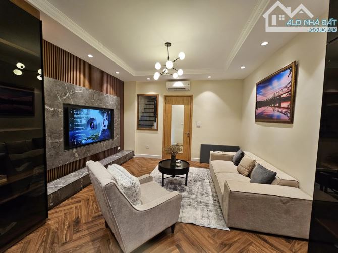 Bán Hồng Tiến, gần cầu Chương Dương, 35m2, 4 tầng, lôgóc, gần phố, cách oto 2m, 7.2 tỷ - 5