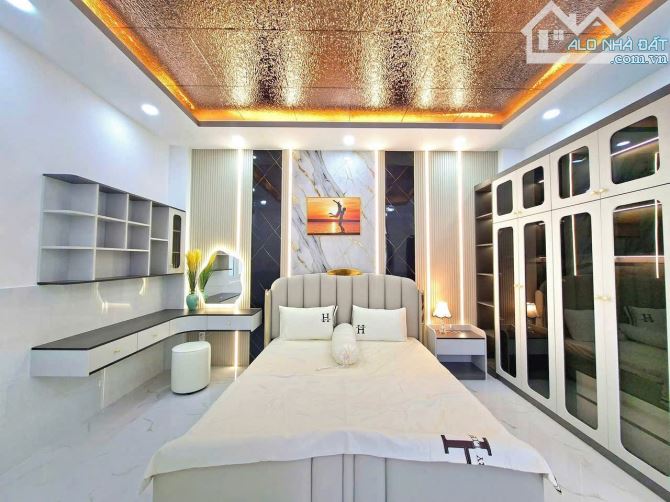 NHÀ 4 LẦU 2 MẶT TIỀN ĐƯỜNG THOÁNG MÁT.NGANG 10,5M THỊ TRẤN NHÀ BÈ - HUỲNH TẤN PHÁT - 5