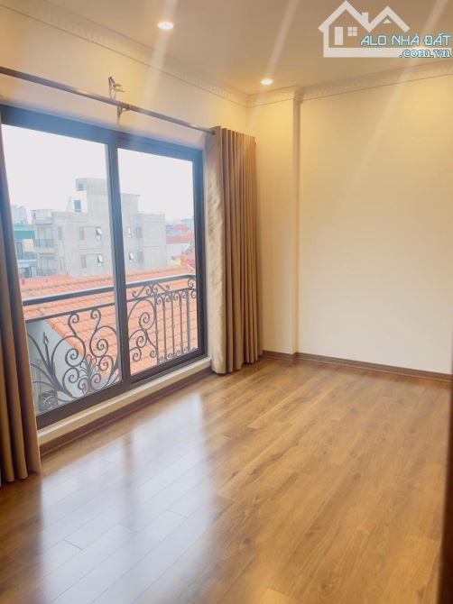 Nhà ĐẸP phố Vũ Xuân Thiều - 63m x 5 tầng - 6,3 tỷ - 6