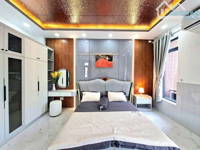 NHÀ 4 LẦU 2 MẶT TIỀN ĐƯỜNG THOÁNG MÁT.NGANG 10,5M THỊ TRẤN NHÀ BÈ - HUỲNH TẤN PHÁT - 6