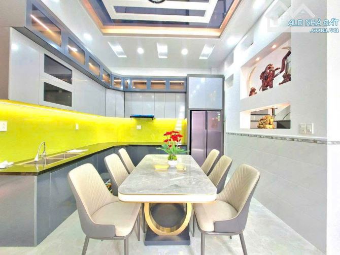 NHÀ 4 LẦU 2 MẶT TIỀN ĐƯỜNG THOÁNG MÁT.NGANG 10,5M THỊ TRẤN NHÀ BÈ - HUỲNH TẤN PHÁT - 7