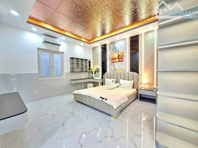 NHÀ 4 LẦU 2 MẶT TIỀN ĐƯỜNG THOÁNG MÁT.NGANG 10,5M THỊ TRẤN NHÀ BÈ - HUỲNH TẤN PHÁT - 8