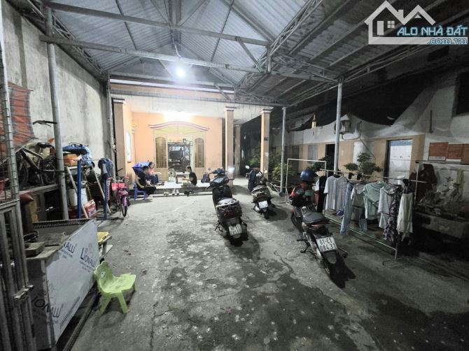 Hot - Bán nhà 401m2 C4 3PN + 11 phòng trọ, ngang khủng 13,2m, Lái Thiêu chỉ 21tr/m2 - 3