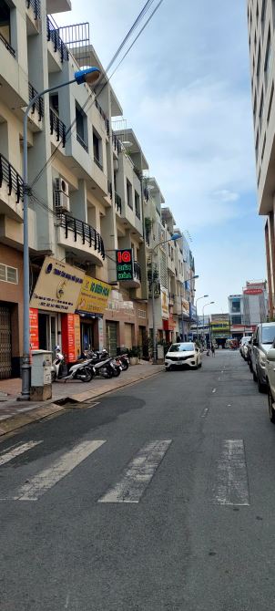 Bán nhà 4 lầu khu trung tâm thương mại Vincom đường Phạm Văn Thuận, P. Tân Mai