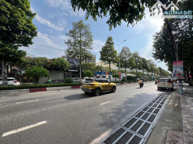 Bán mặt tiền Đồng Khởi, gần Bệnh Viện Đồng Nai, Biên Hòa, 200m2, giá 29 tỷ.